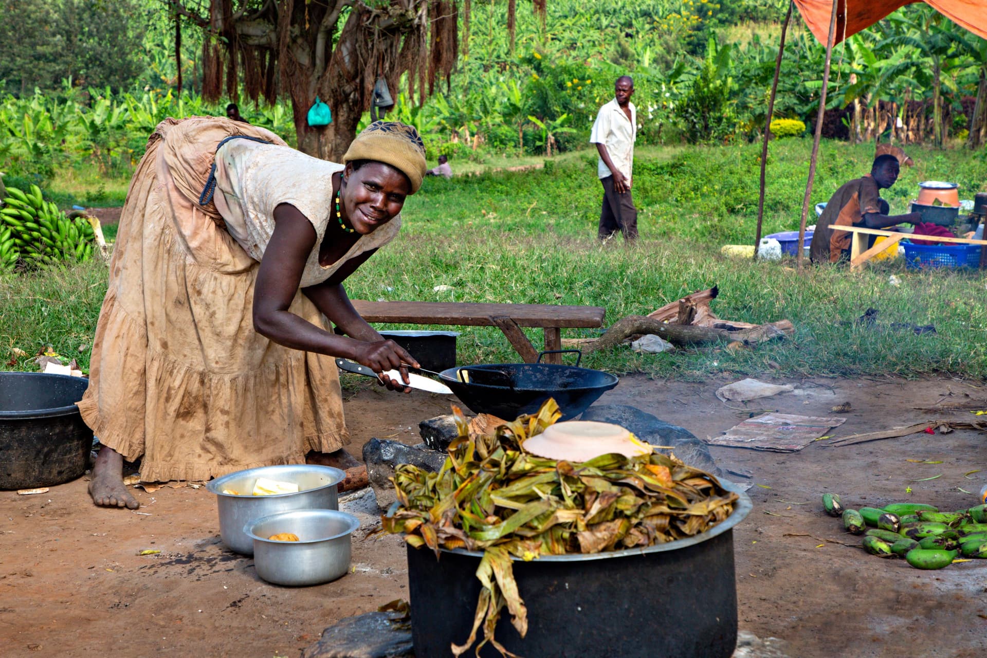 What to Eat While Traveling in Uganda? Local Specialties to Try